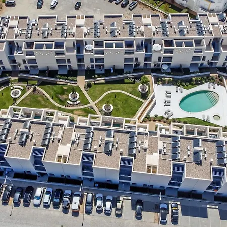 Modern 3br Family Apt, Private Pool, Near Ria Formosa